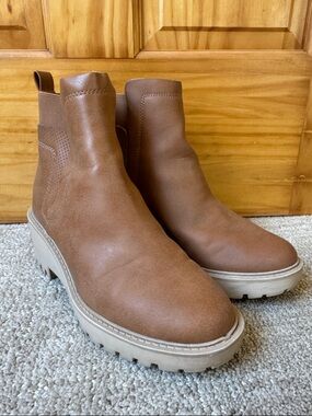 Women’s Brown Chelsea Lug Sole Boots